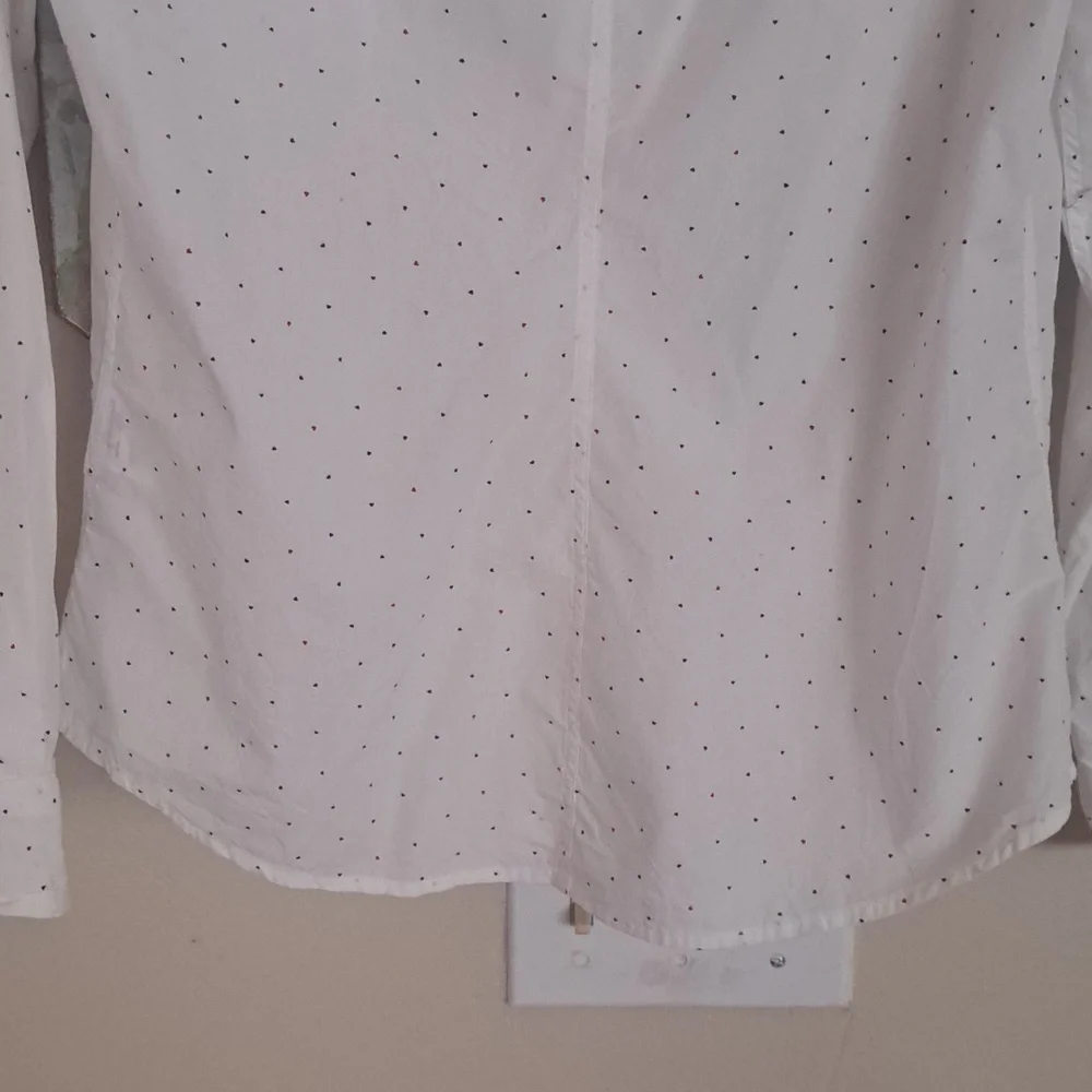 Frank & Eileen Barry White Cotton With Tiny Red And Navy Hearts Button EUC M - Picture 8 of 9